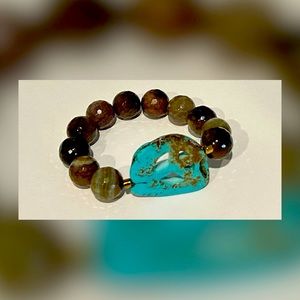 Agate beaded bracelet with turquoise peace sign